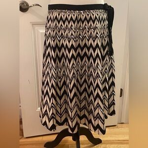 BCBGMaxAzria Black and pale Cream Chevron A-Line Skirt